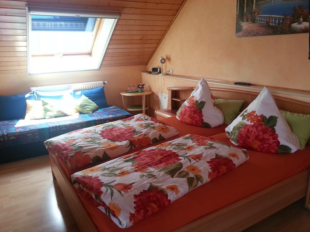 Ferienwohnungen - Gaestehaus Gertrud Moog- Rust Habitación foto